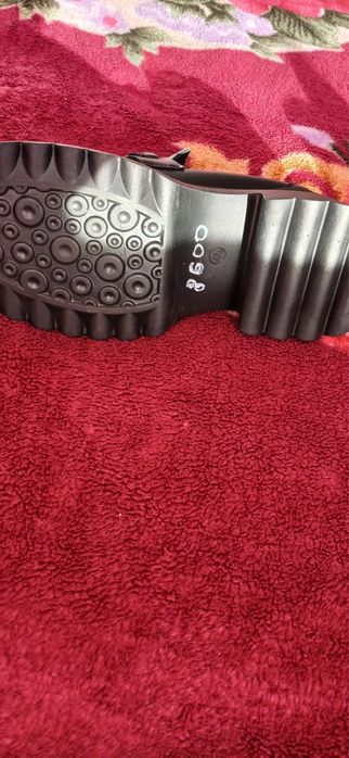 Срочно продаю женские туфли