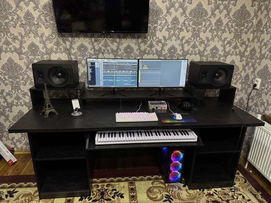 студиия учун стол сотилади новый