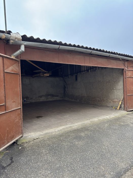 Vand garaj in cetate, zona mercur