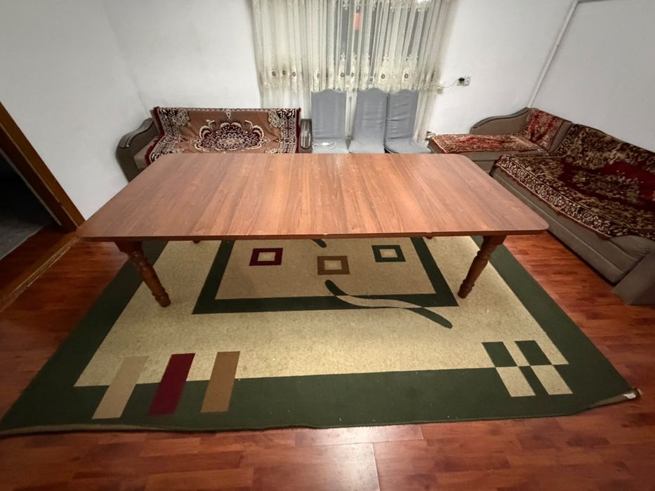 Продам стол и диван