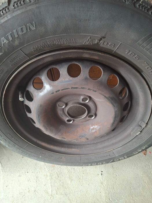 Jante cu anvelope, iarnă, vară.