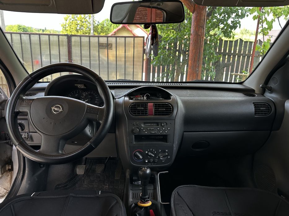 Opel Corsa C 2001 benzina