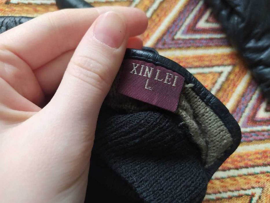 Меховые воротники и перчатки