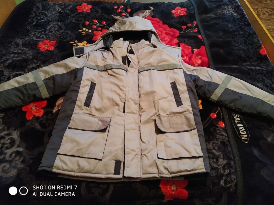 Продаётся  утепленная спец куртка.