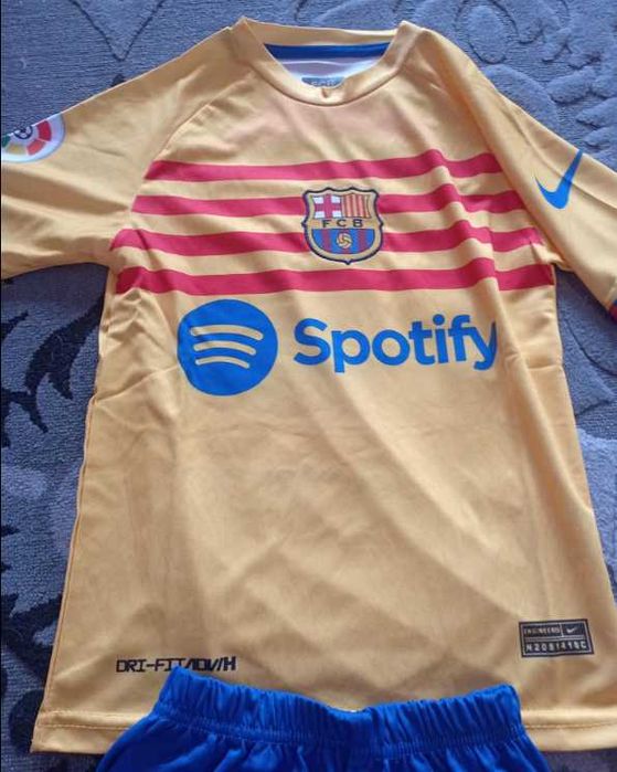 Чисто нов оригинален детски екип на Барселона - Гави