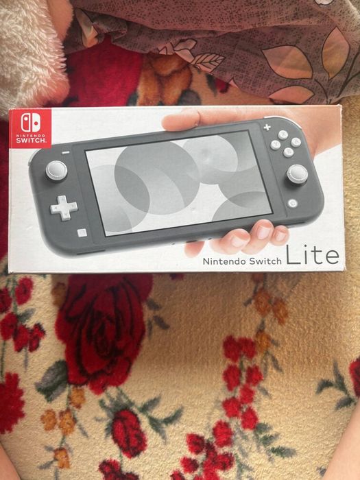 Продам nintendo swith lite