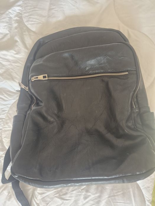 Голяма дамска раница , черен цвят 25лв