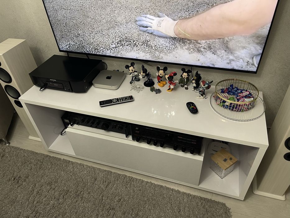 Тумба под телевизор акриловая