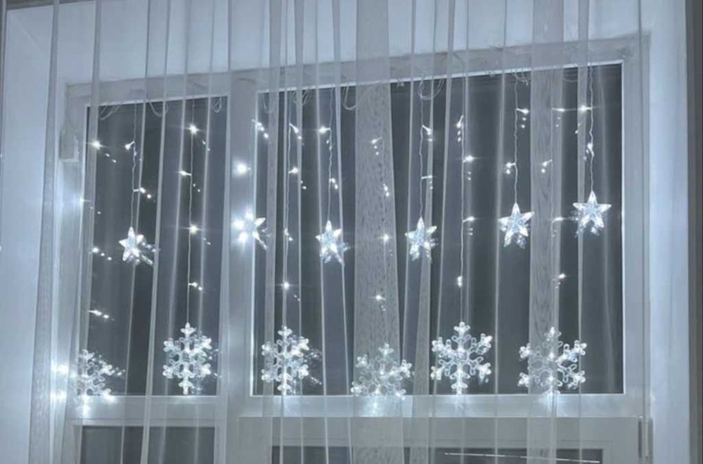 Гирлянды «Созвездие» , «Снежинки».