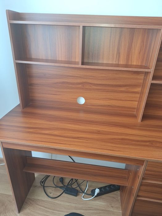 Vand birou in stare buna.