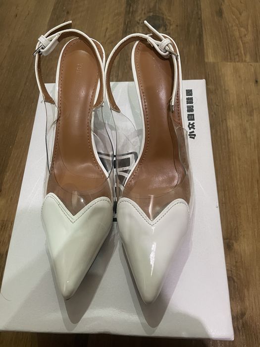 Босоножки белые, стильные