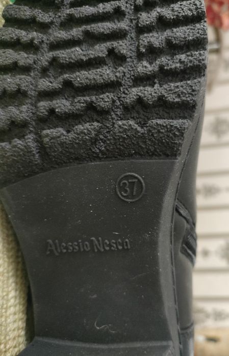 Продаю Кожаные Зимние Сапоги