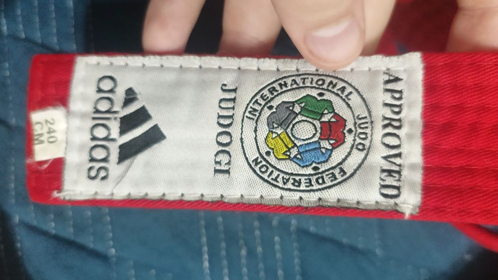 Продам красный пояс