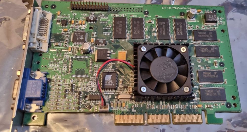 Placa video retro GeForce 256 SDR