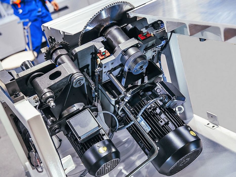 Продам раскроечный станок KDT KS-132C