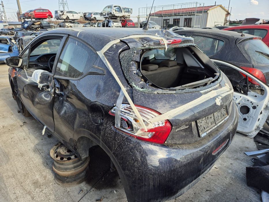 Dezmembram Peugeot 208, an 2013, 1.0 benzina, cutie manual
