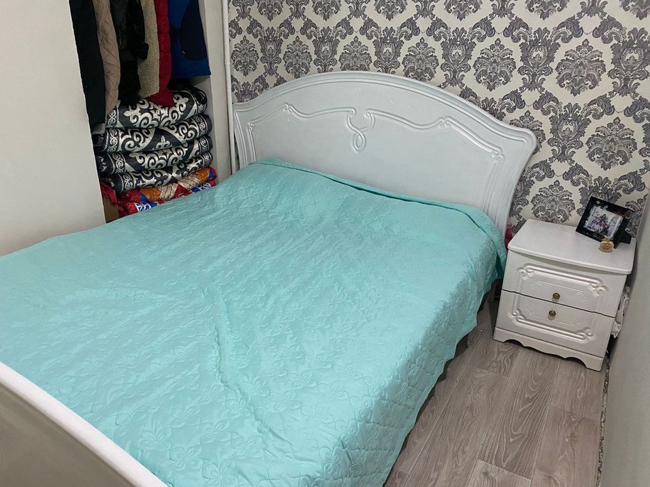 Продам кровать с двумя тумбами