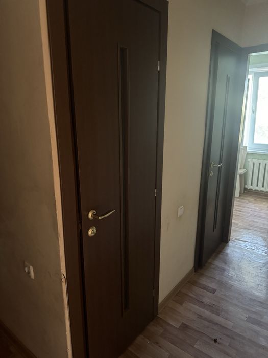 Продается меж комнатный двер