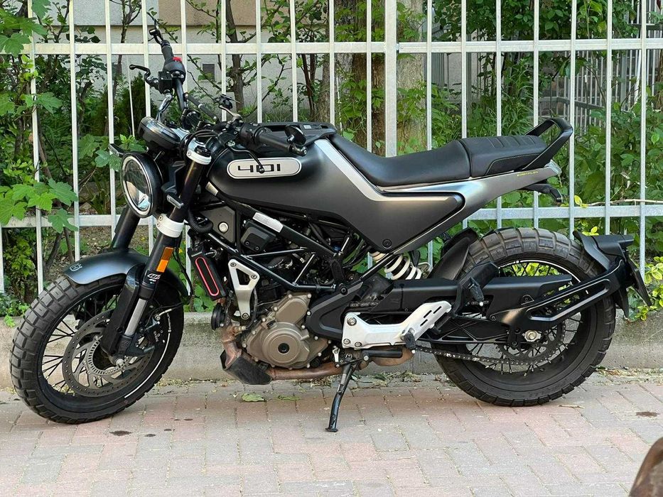 Motocicleta Husqvarna Svartpilen 401 2021 11500km