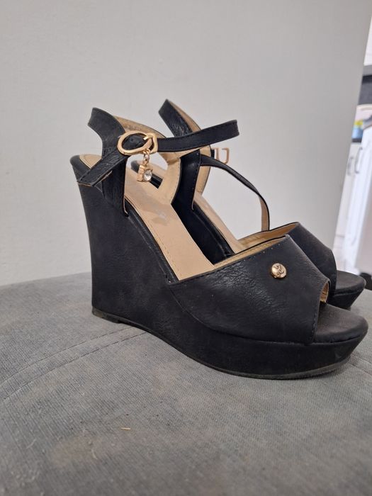 Продам босоножки