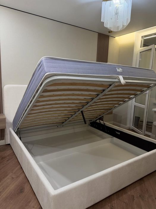 Дизайнерская двухспальная кровать