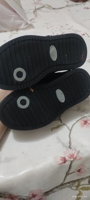 Продаю детские туфли.