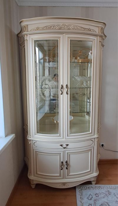 Продается очень качественная стенка и тумба