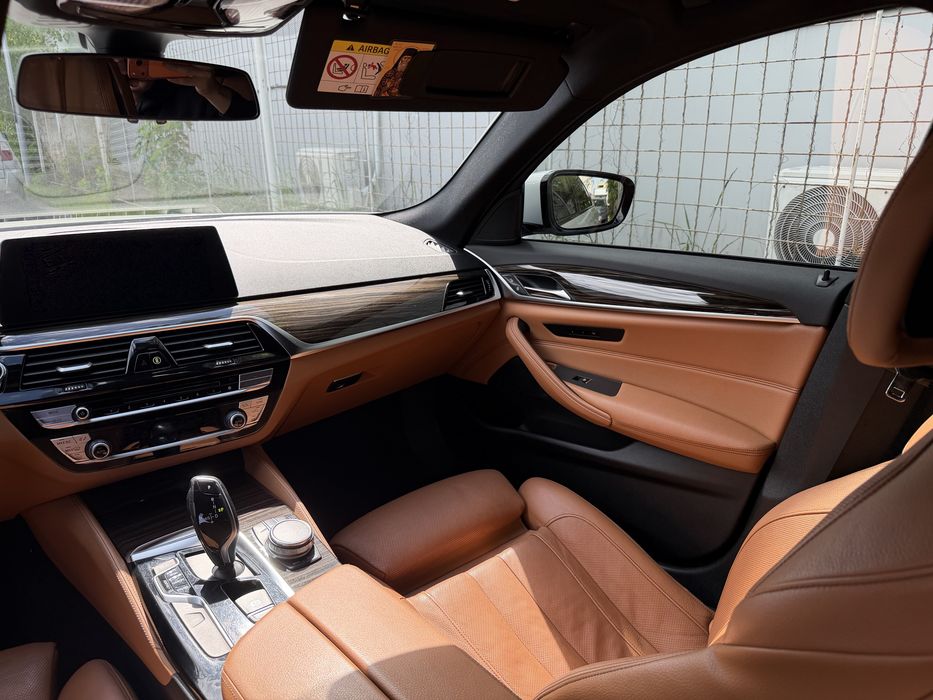 BMW 530i M pachet Xdrive 2.0i 320 cp