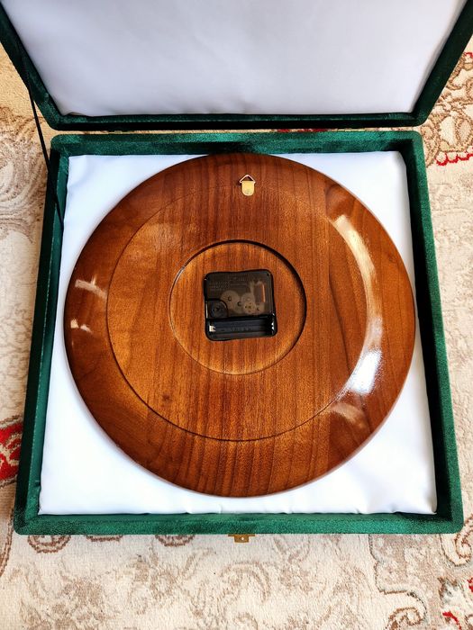 Suvenir Soat lagan Yong'oq daraxtidan yasalgan 80% qo'l mehnati