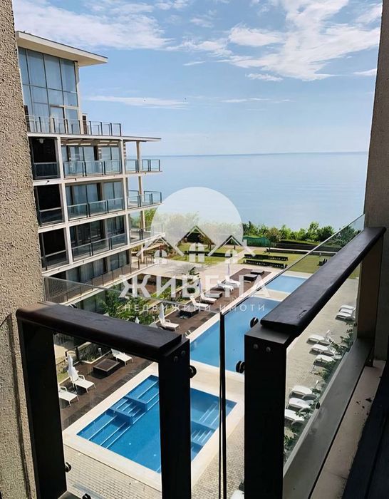 Продава се Двустаен апартамент в Обзор - 84 кв.м за 923 €/кв.м - Снимка #4