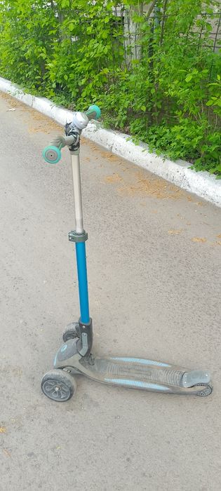 Продаю  прочный самокат 7-12 лет