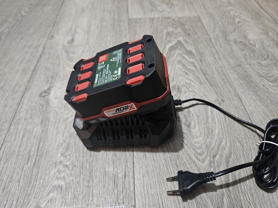 Акумулаторна смарт батерия Parkside 4ah и зарядно.