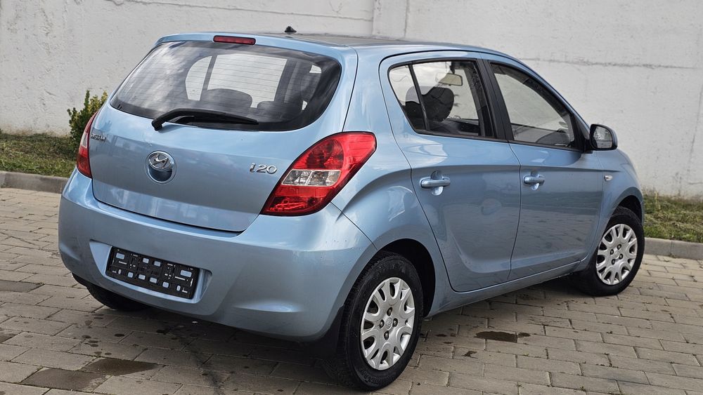 Hyundai i20  1.2 Benzină  An 2010  RATE DE LA 300 LEI