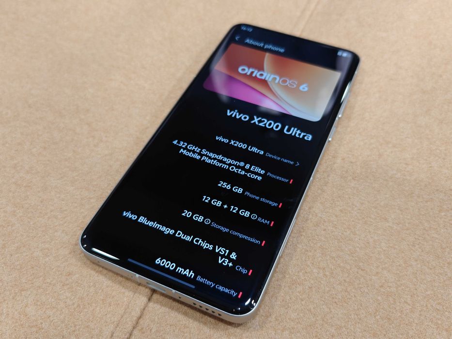 Нов Vivo X200 Ultra 12/256 Silver - Zeiss 50+200+50mpx;SD8 Elite; 6000mAh; 6.82"