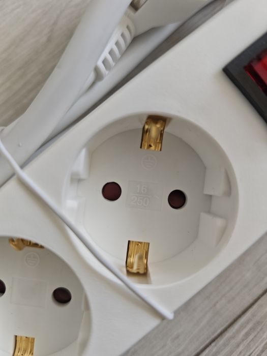 Set 2 Prelungitoare OPAL – 6 Prize cu Întrerupător – 1.5m – Noi/Sigilate
