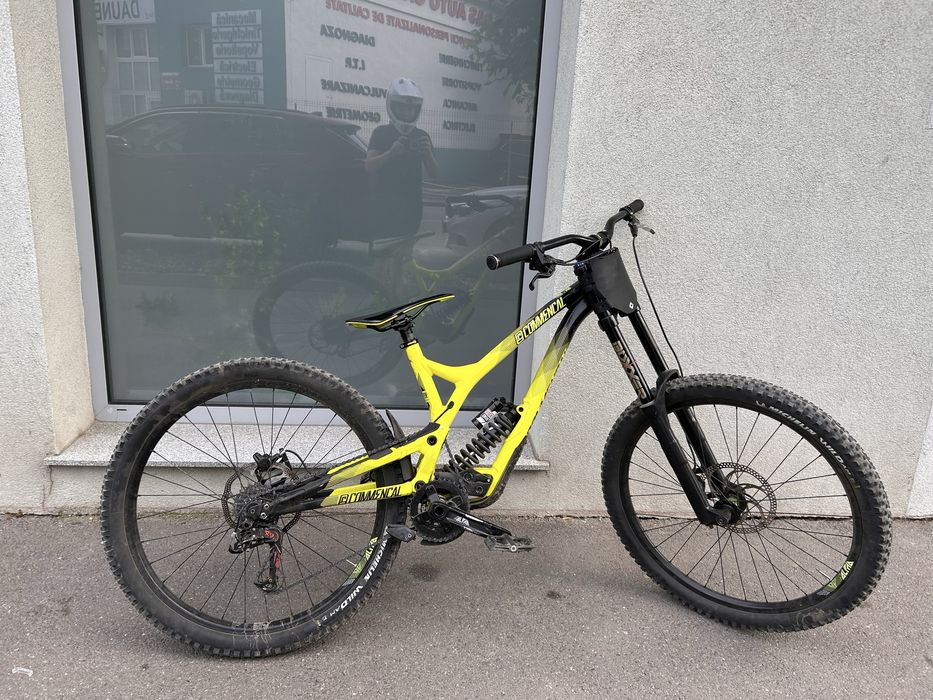 Vand commencal v4 supreme downhill