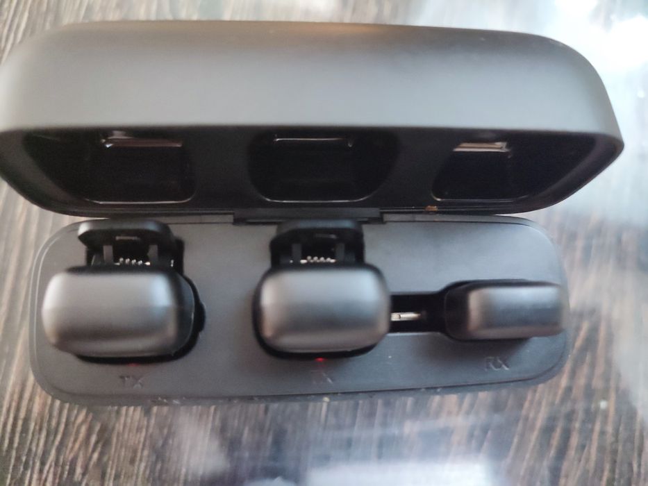 Без проводной микрофон, качественный  звука прёмност.