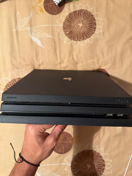 Продавам PS4pro и игри в комплект при интерес цената може да се свали