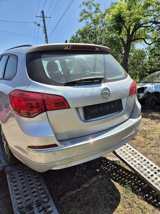 Dezmembrez astra j