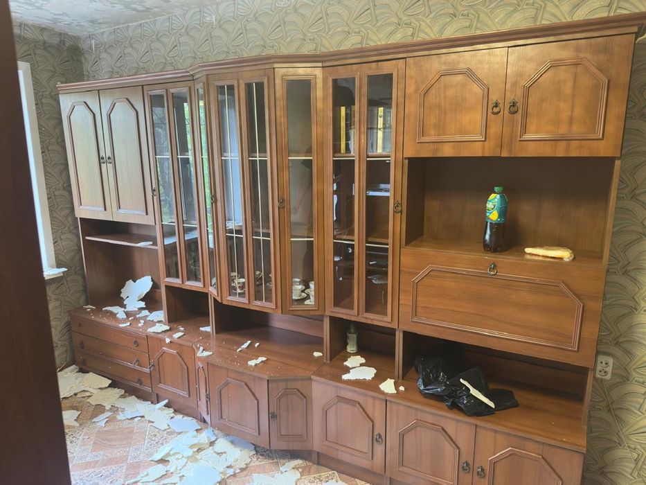 Продается сервант состояние отличное,хорошее качество