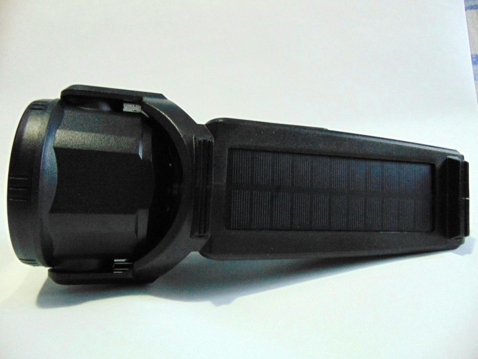 Lanternă cu multiple funcți și încărcare solară sau cablu tip C inclus