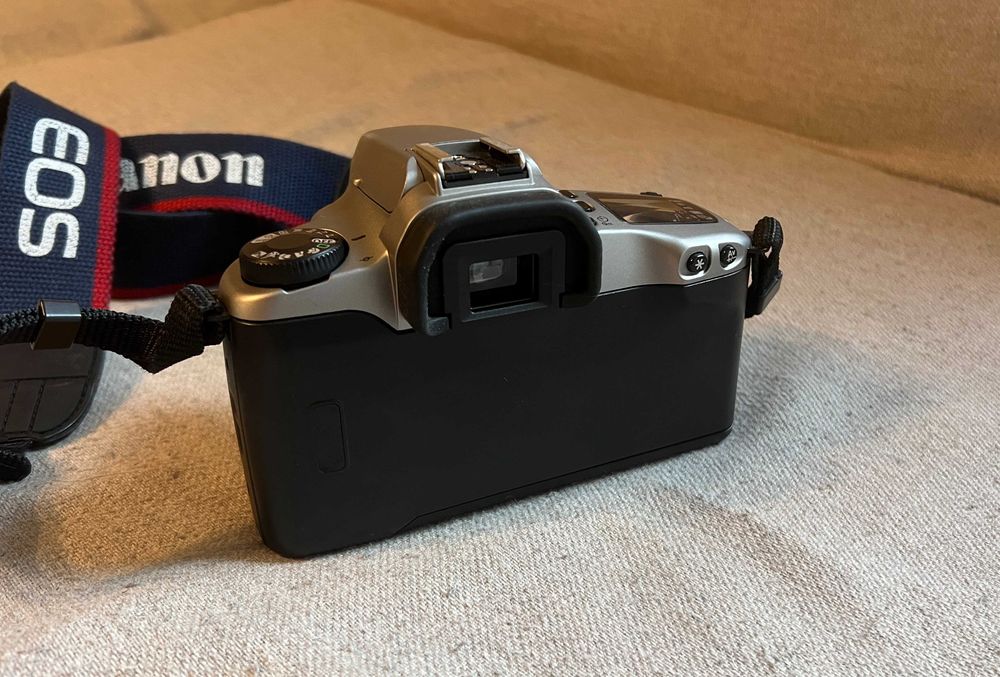 Aparat foto Canon EOS 3000 body film montura EF functional
