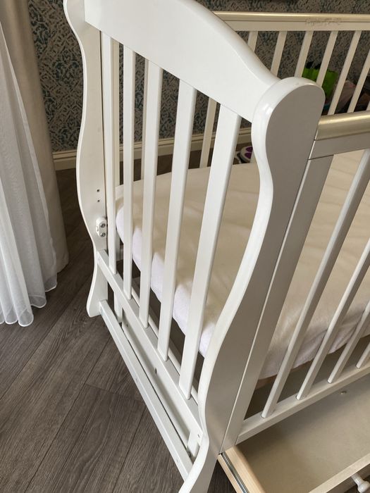 Детская кроватка / манеж