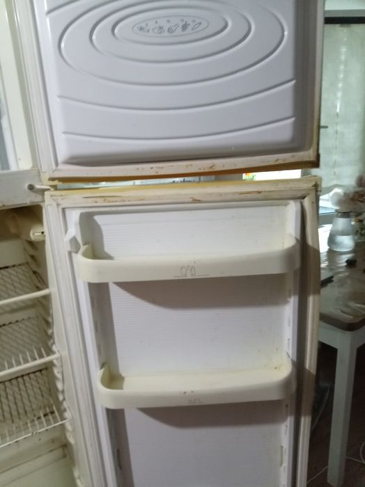 Продам рабочий холодильник