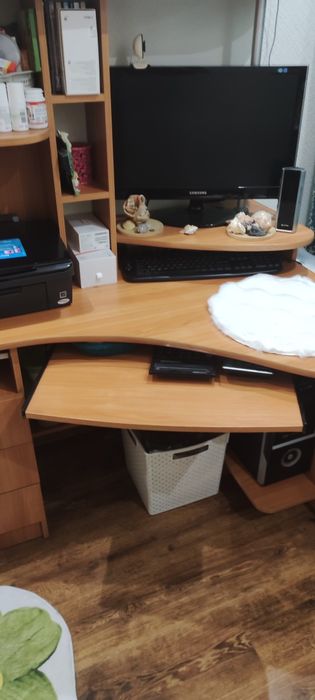 Компьютерный стол.