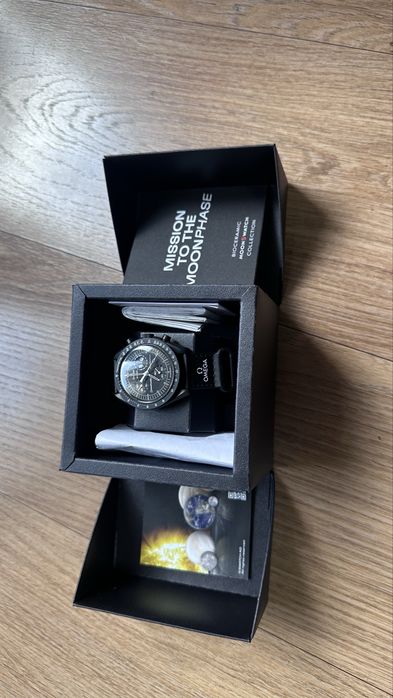 Оригинальные часы Omega x Swatch MoonSwatch