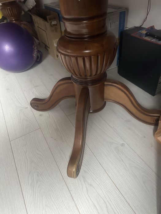 Продам стол для гостиной