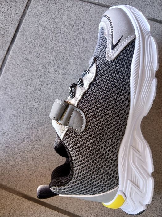 Детски маратонки с лепенка,меки,пружиниращи