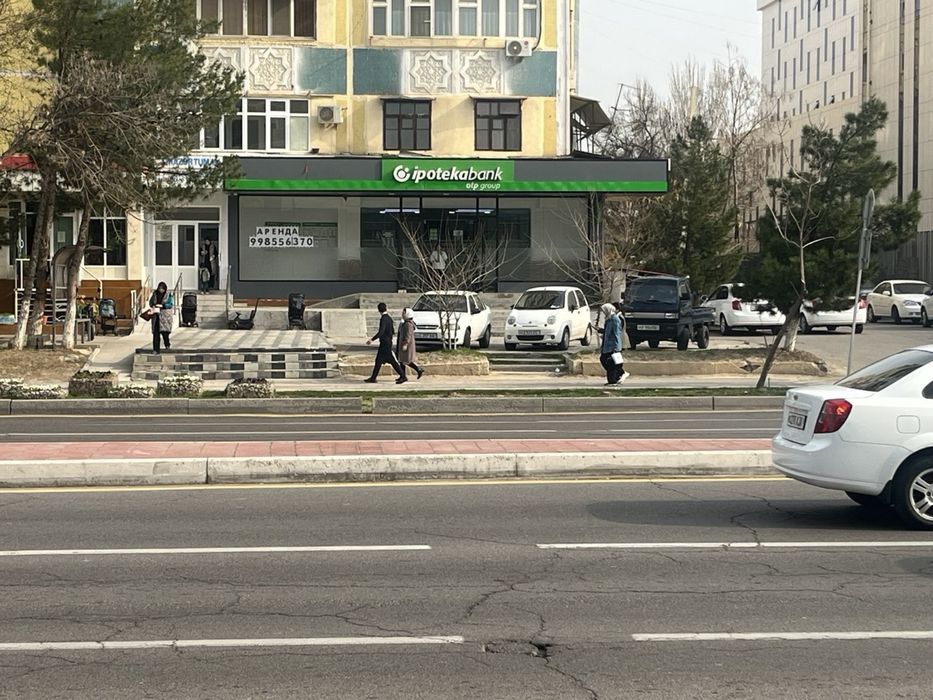 АРЕНДА , G’uncha kinoteator ro’parasida joylashgan