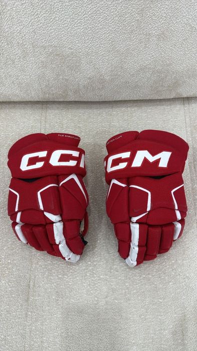 Перчатки хоккейные